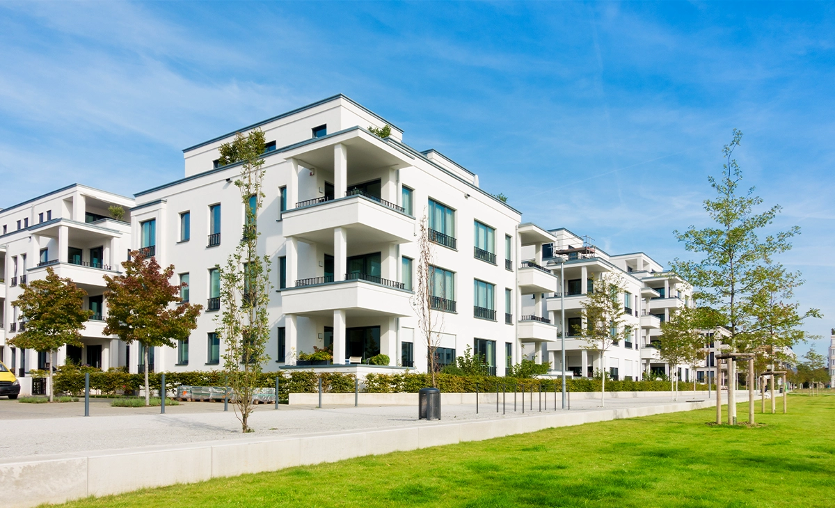 Moderner, heller Wohnungsbau